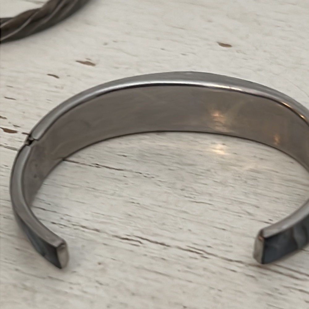 Lot 4 silver & silver tone bangle bracelet hinged mother of pearl - Picture 9 of 11